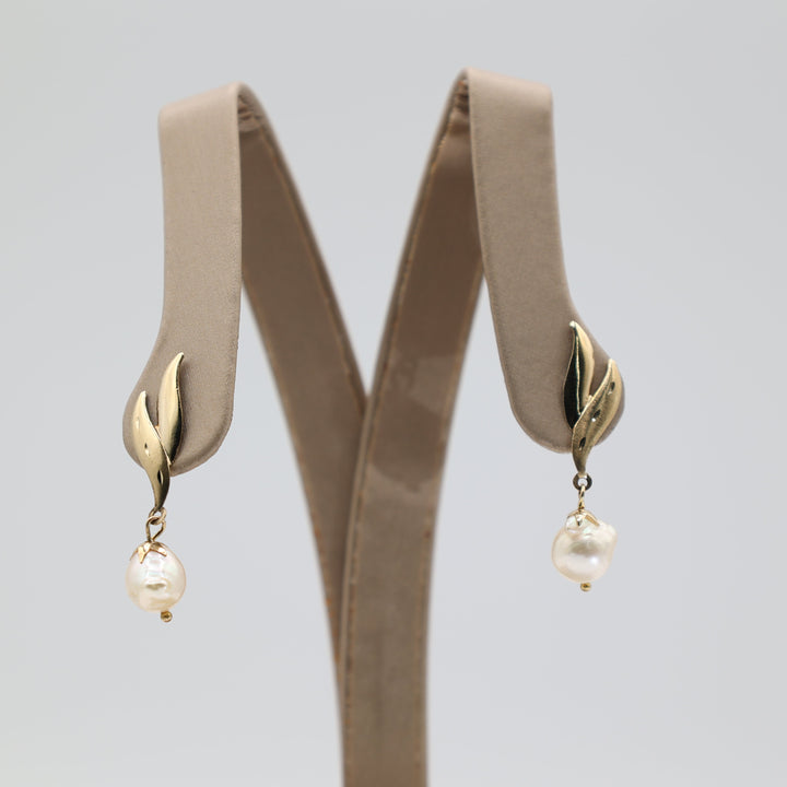 14K Yellow Gold Pearl Dangle Earrings With Leaf Design