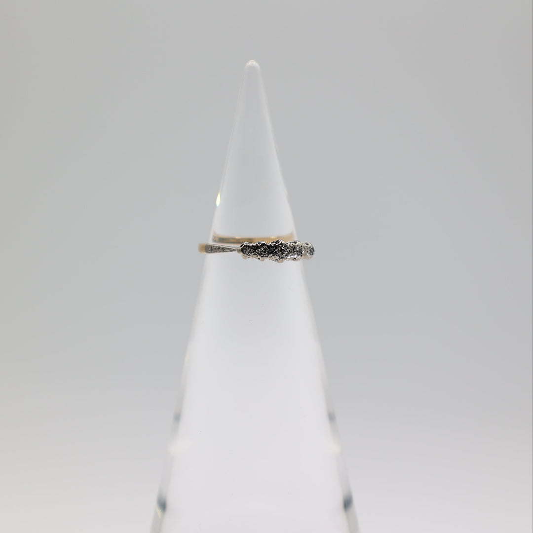 18K Yellow Gold Star Design Five Diamond Ring Size 6
