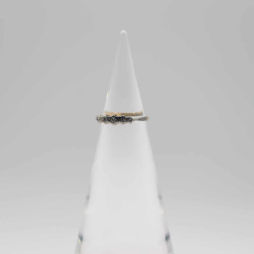 18K Yellow Gold Star Design Five Diamond Ring Size 6
