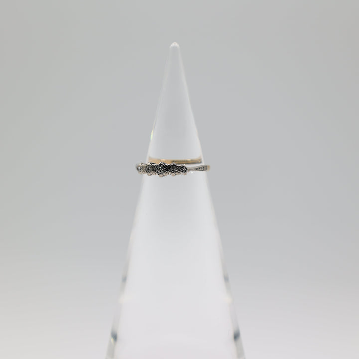 18K Yellow Gold Star Design Five Diamond Ring Size 6
