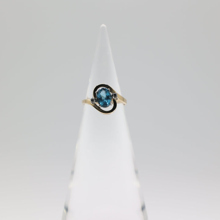 14K Yellow Gold Blue Topaz Ring 8x6mm With Two White Diamonds Size 6.5