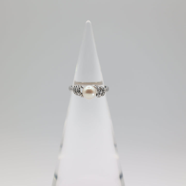 10K White Gold 7mm Pearl Diamond Accent Ring Size 6.75