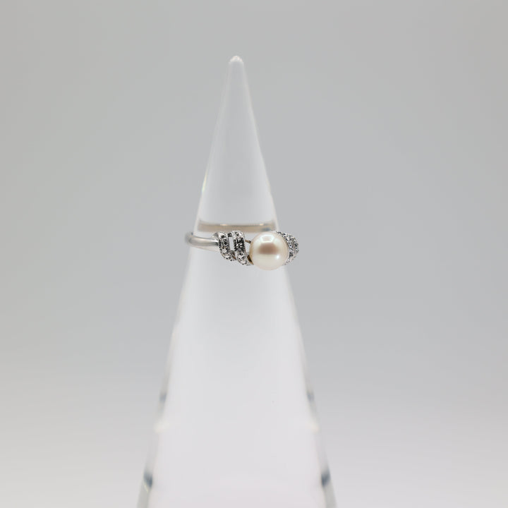 10K White Gold 7mm Pearl Diamond Accent Ring Size 6.75