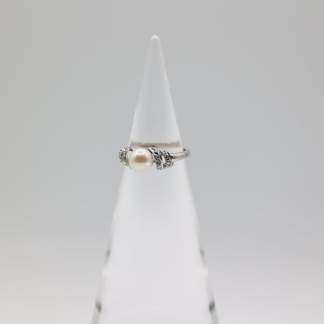 10K White Gold 7mm Pearl Diamond Accent Ring Size 6.75