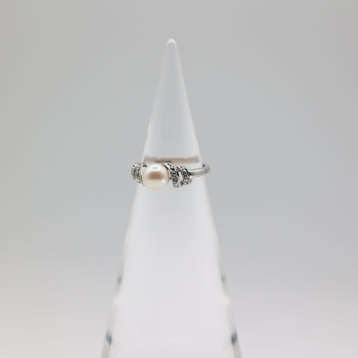 10K White Gold 7mm Pearl Diamond Accent Ring Size 6.75