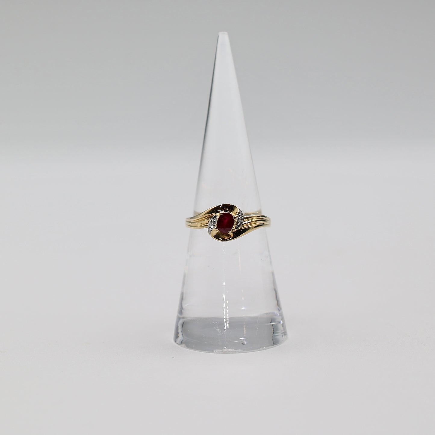 18k Yellow Gold Ruby and Diamond Ring - Size 6.50