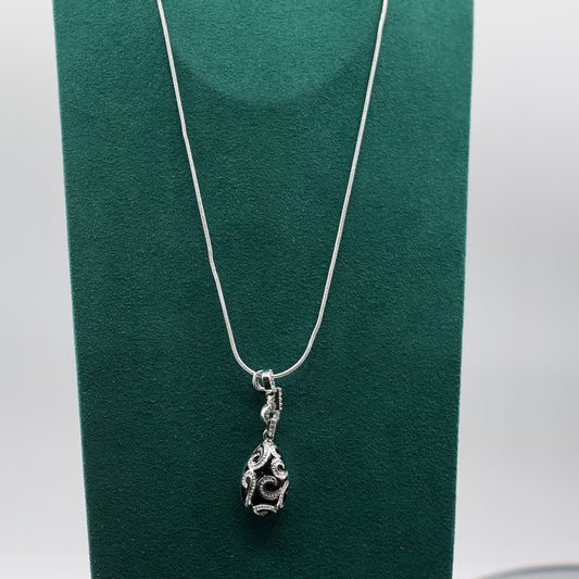 925 Sterling Silver Black Onyx and White Topaz Pendant and Chain - 19 inches