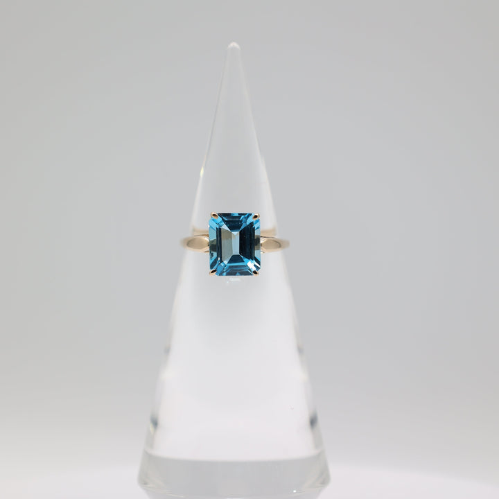 14K Yellow Gold Emerald Cut Blue Topaz Ring Size 10.25