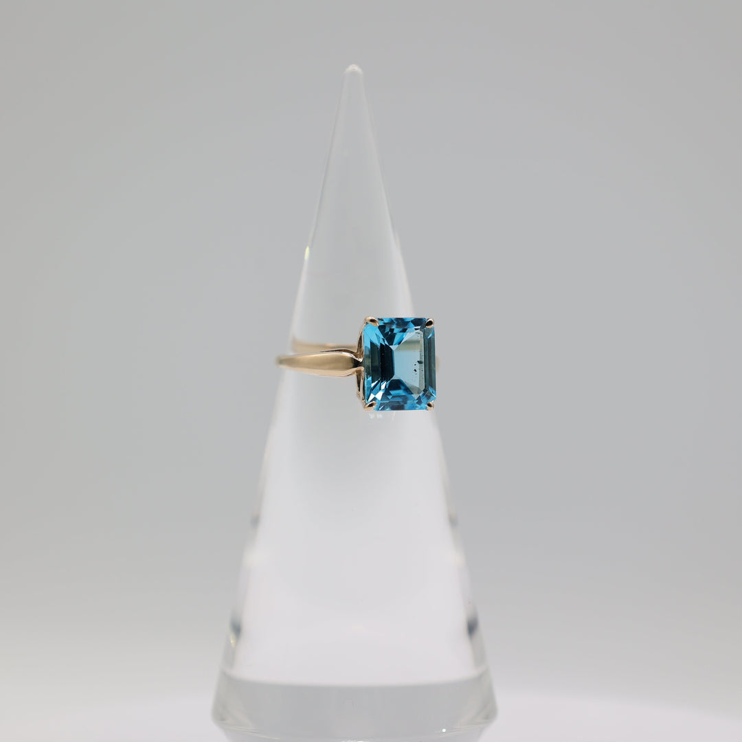 14K Yellow Gold Emerald Cut Blue Topaz Ring Size 10.25