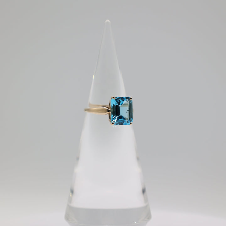 14K Yellow Gold Emerald Cut Blue Topaz Ring Size 10.25