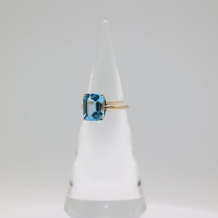14K Yellow Gold Emerald Cut Blue Topaz Ring Size 10.25