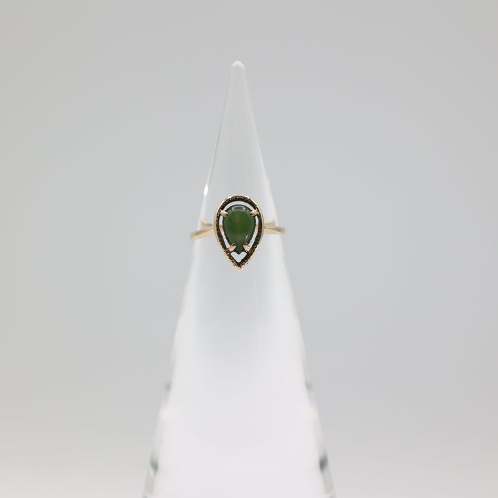 14K Yellow Gold Jade Ring Pear Cut Size 6 With Classic Shine