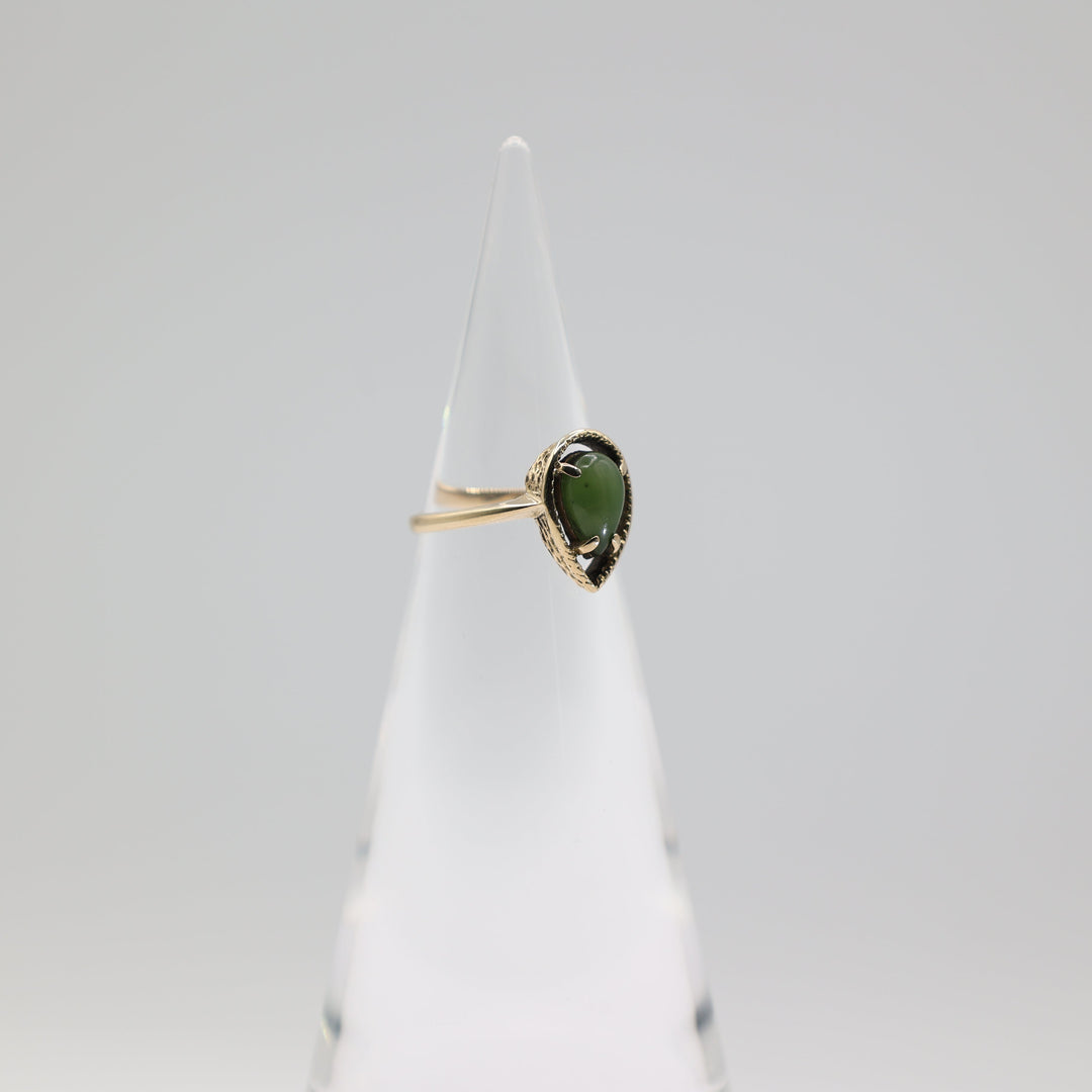 14K Yellow Gold Jade Ring Pear Cut Size 6 With Classic Shine