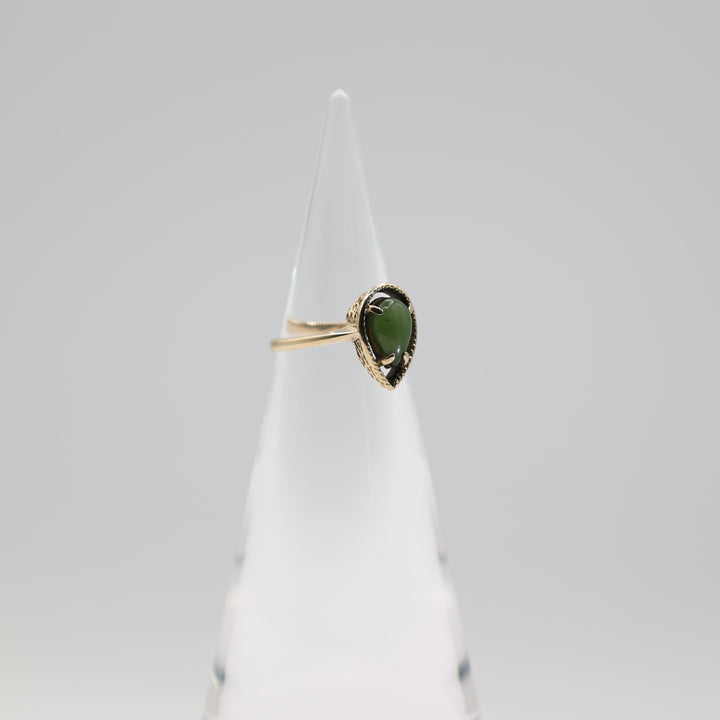 14K Yellow Gold Jade Ring Pear Cut Size 6 With Classic Shine