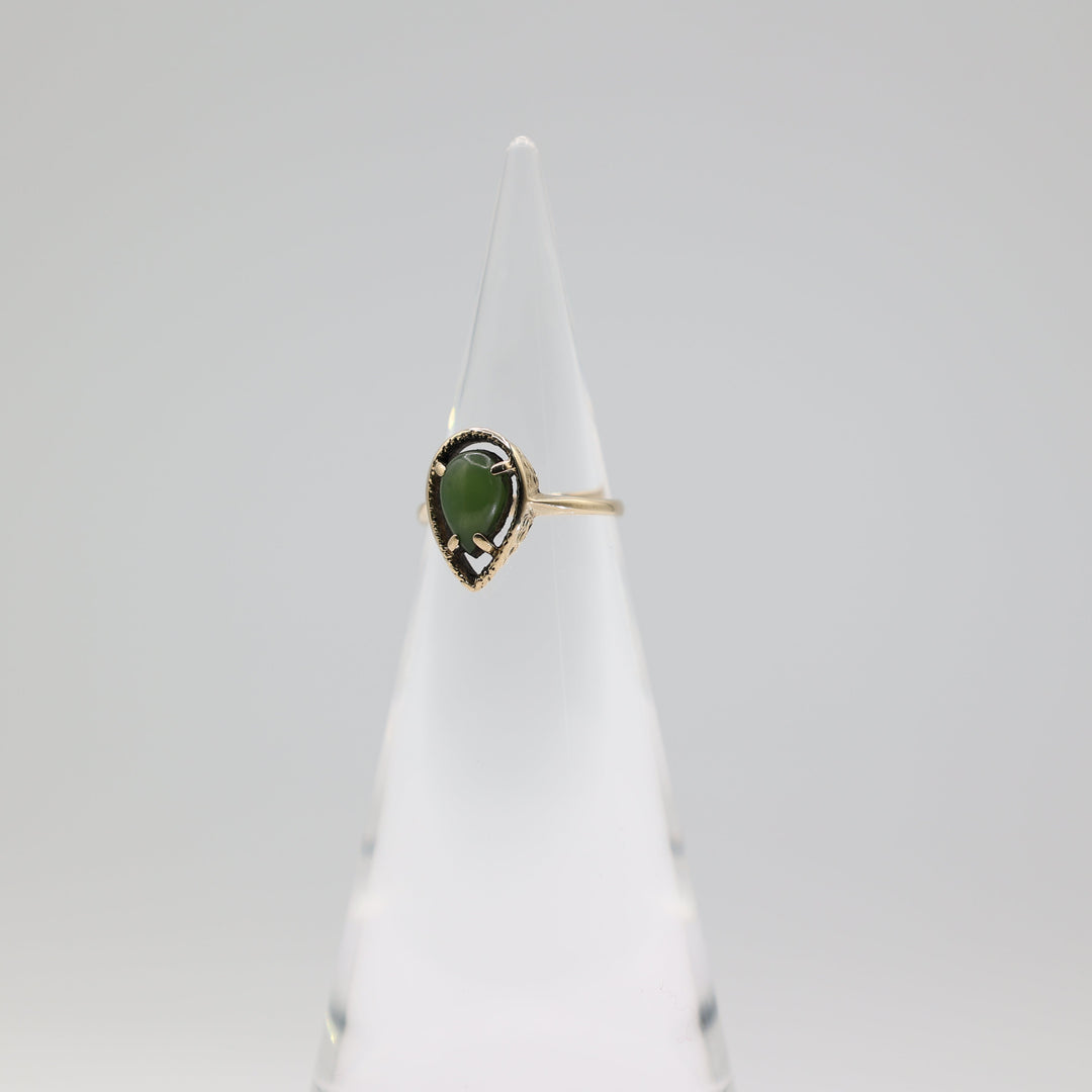 14K Yellow Gold Jade Ring Pear Cut Size 6 With Classic Shine