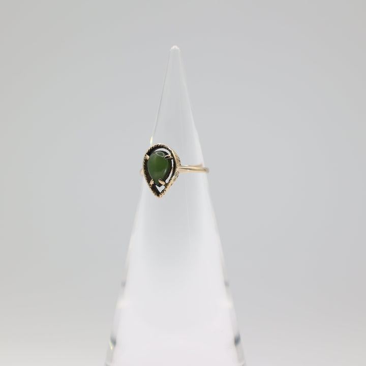 14K Yellow Gold Jade Ring Pear Cut Size 6 With Classic Shine