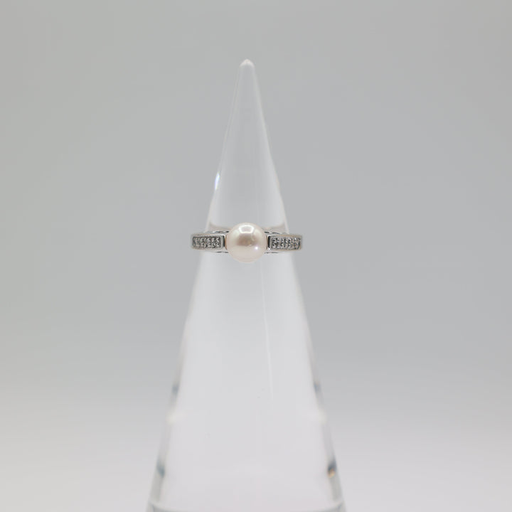 14K White Gold Diamond Accented And Pearl Ring Size 6.5