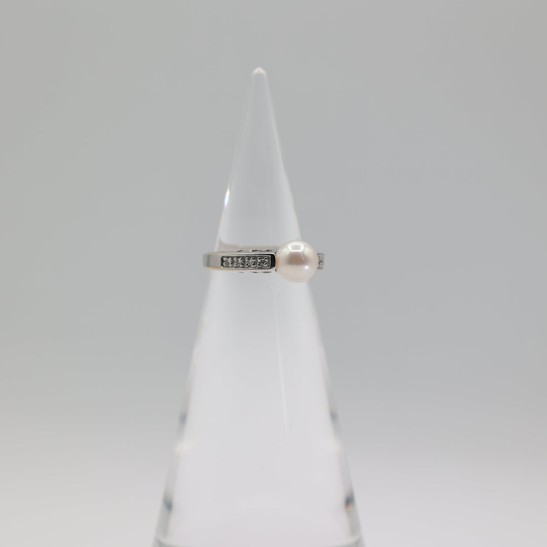 14K White Gold Diamond Accented And Pearl Ring Size 6.5
