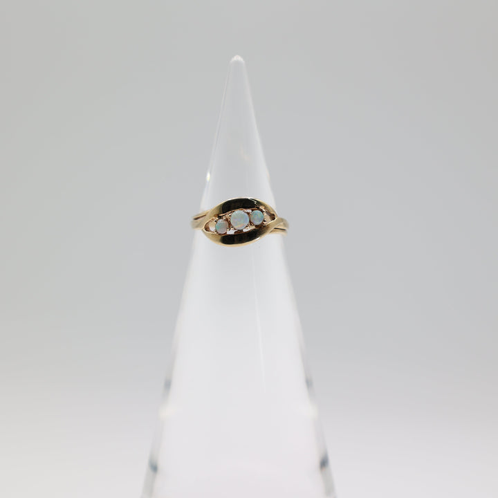 14K Yellow Gold Opal Ring With Three Opals Size 5.25