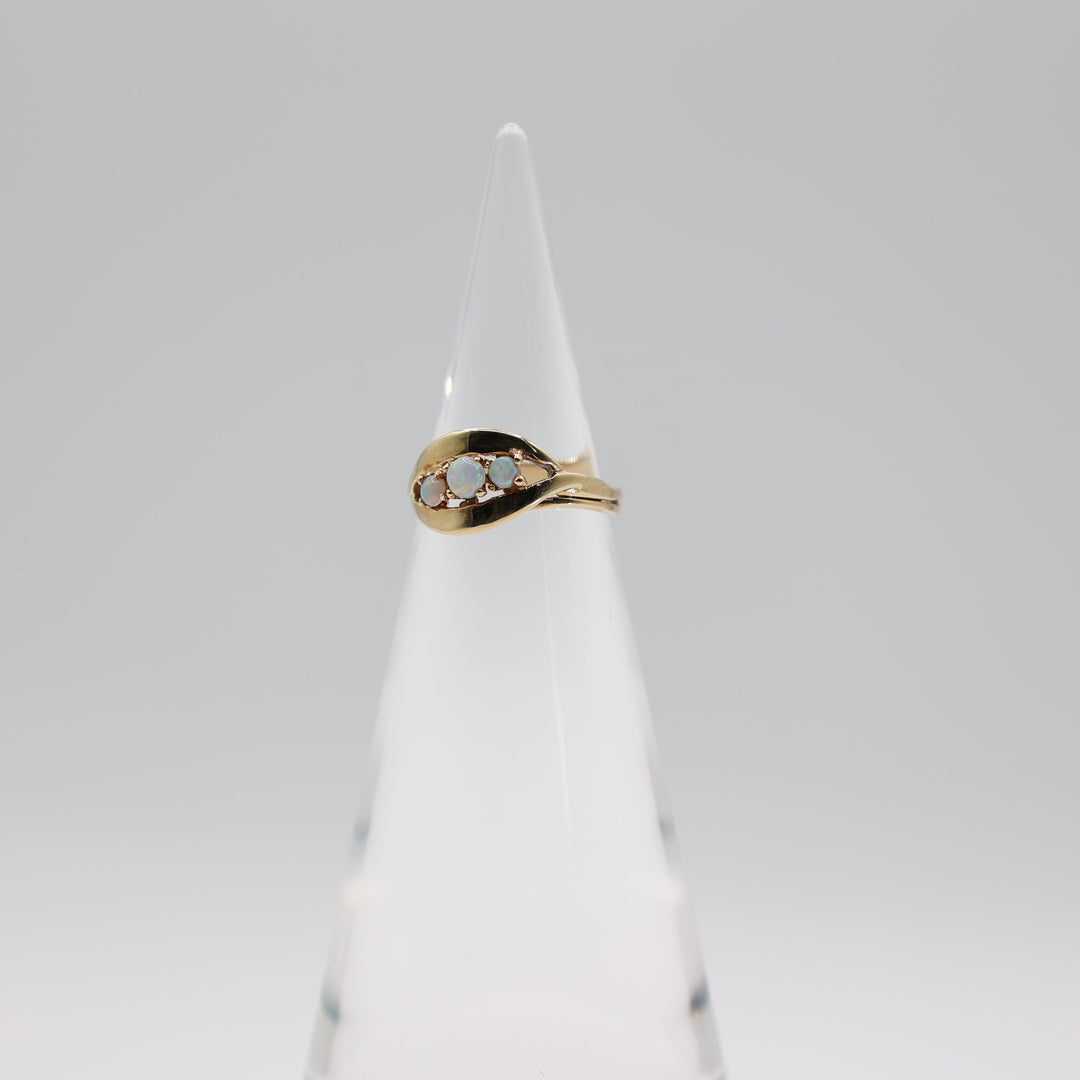 14K Yellow Gold Opal Ring With Three Opals Size 5.25
