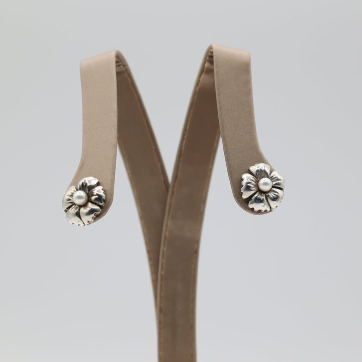 Tiffany And Co 925 Sterling Silver Pearl Flower Stud Earrings
