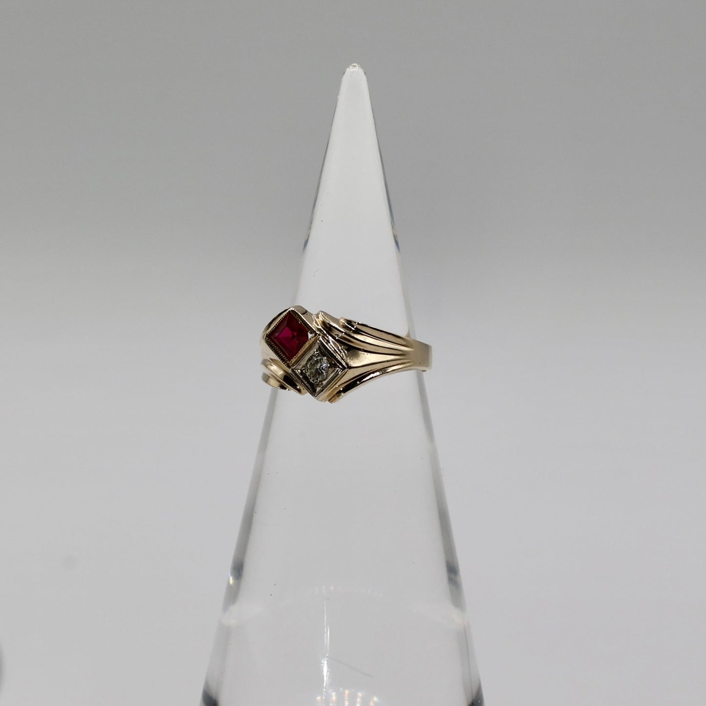 14k Yellow Gold Ruby Diamond Ring - Size 6.5