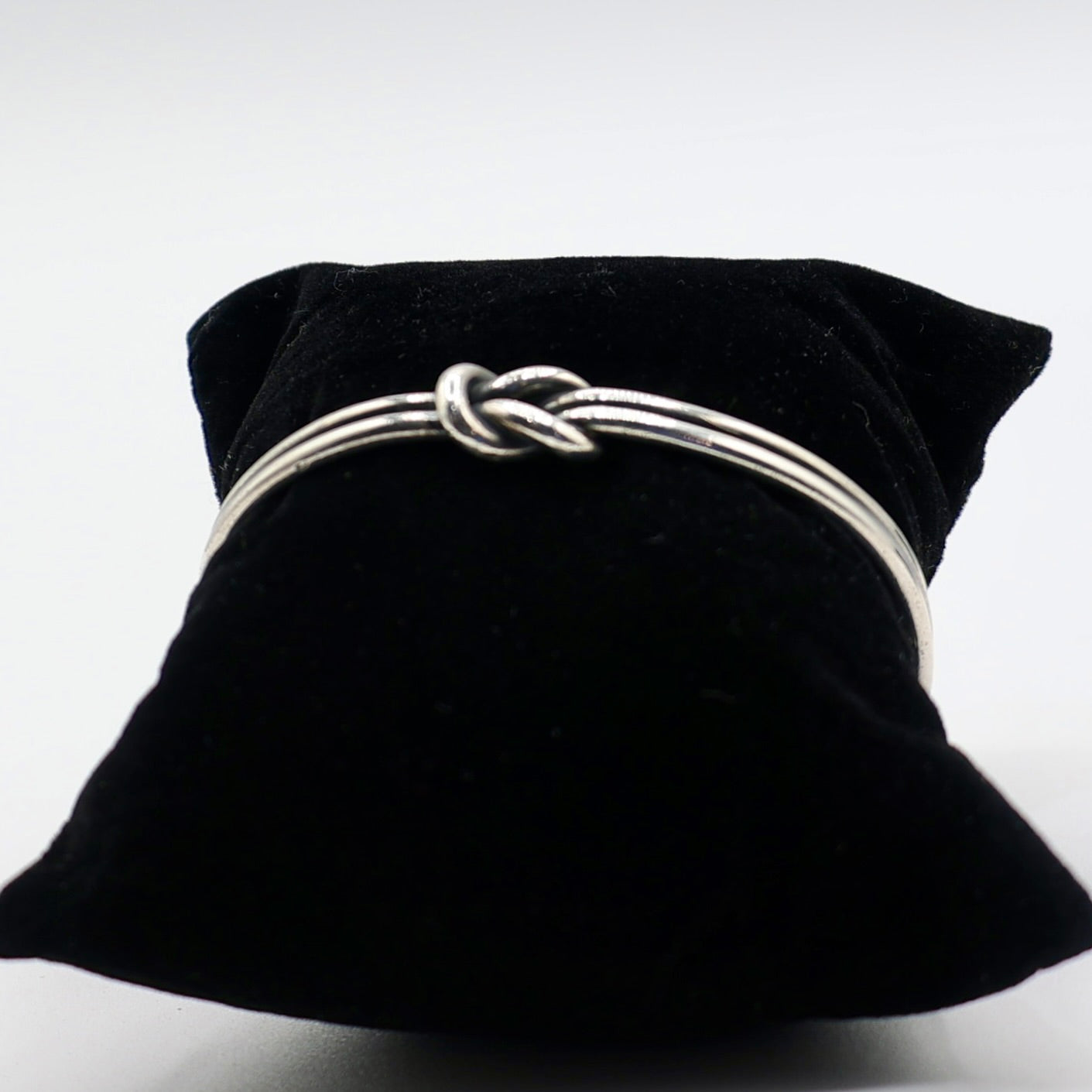 925 Sterling Silver James Avery Retired Lovers Knot Bangle Bracelet