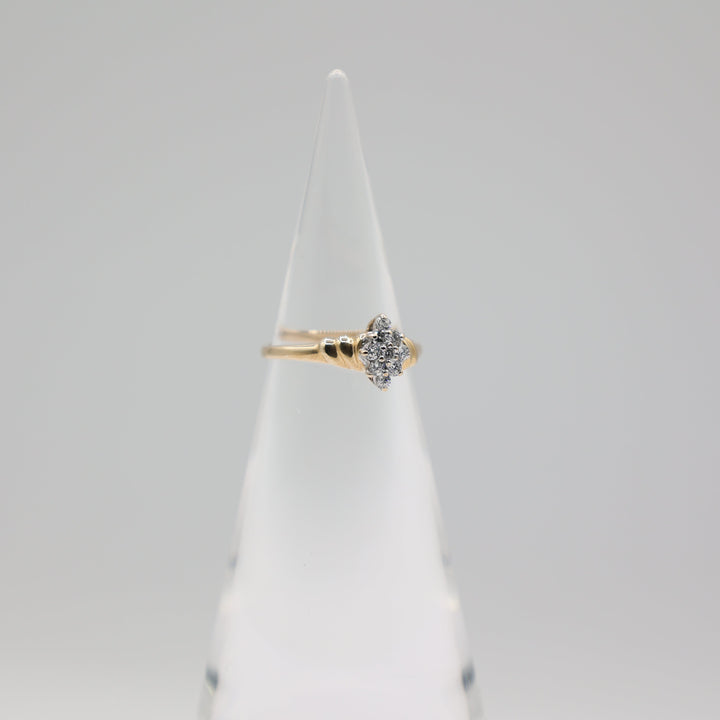 10K Yellow Gold White Cubic Zirconiums Cluster Ring - Size 7.5/ 1.65g.