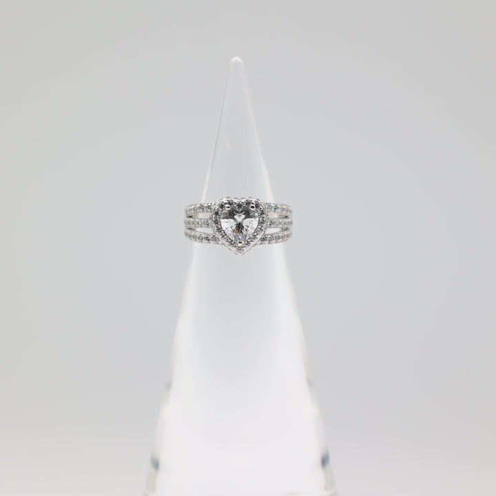 925 Sterling Silver Cubic Zirconia Heart Ring Size 6