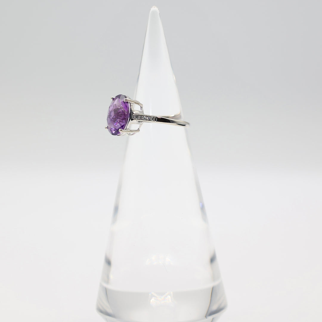 14k White Gold Oval Amethyst with White Diamonds Ring - Size 5.5