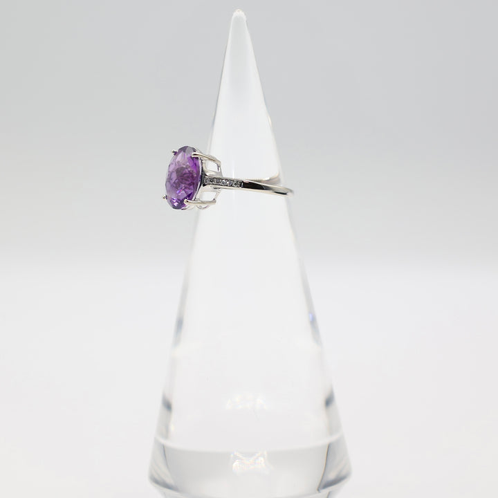 14k White Gold Oval Amethyst with White Diamonds Ring - Size 5.5