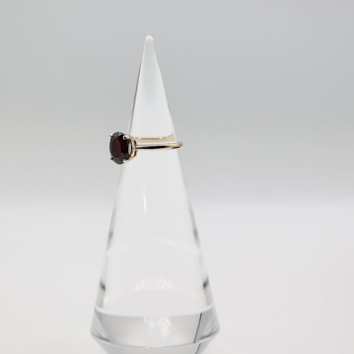 14k Yellow Gold Ring With Garnet Gemstone- Size 6