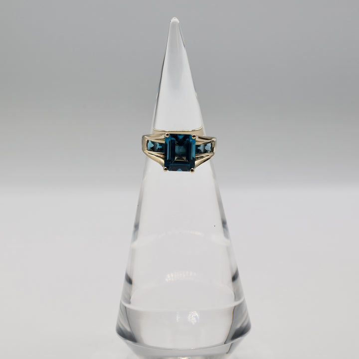 10k Yellow Gold Topaz Statement Ring - Size 7.5