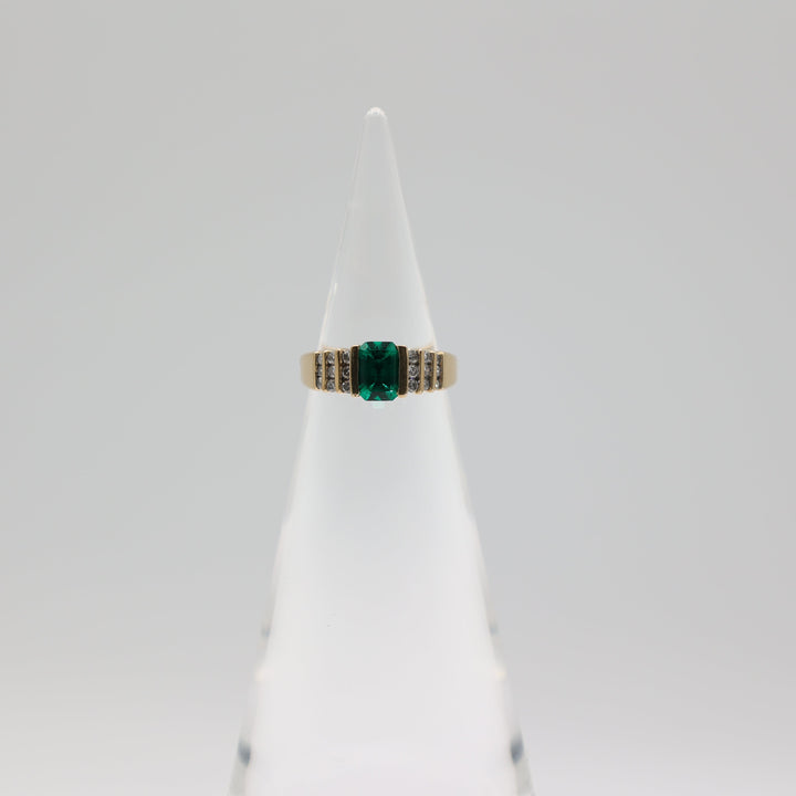 14K Vintage Yellow Gold Emerald and Diamonds Ring Size 5.5