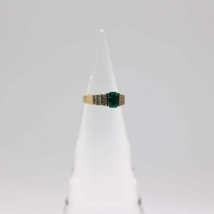 14K Vintage Yellow Gold Emerald and Diamonds Ring Size 5.5