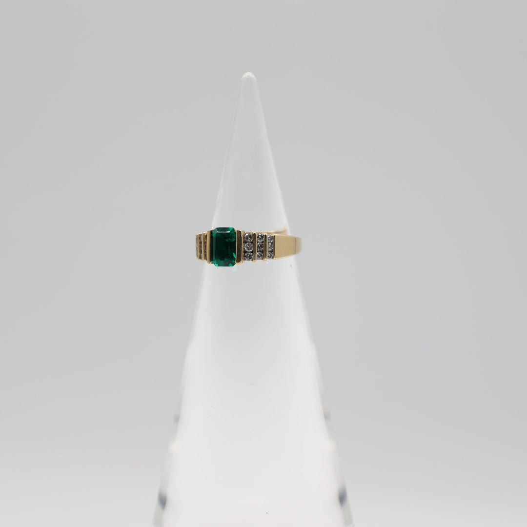 14K Vintage Yellow Gold Emerald and Diamonds Ring Size 5.5