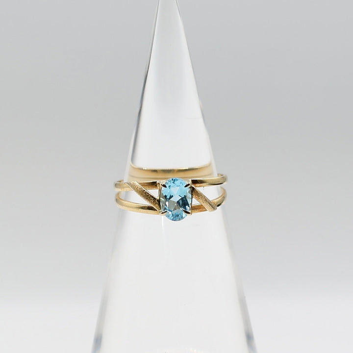 18k Yellow Gold Blue Topaz  twisted band design Ring- Size 7.5