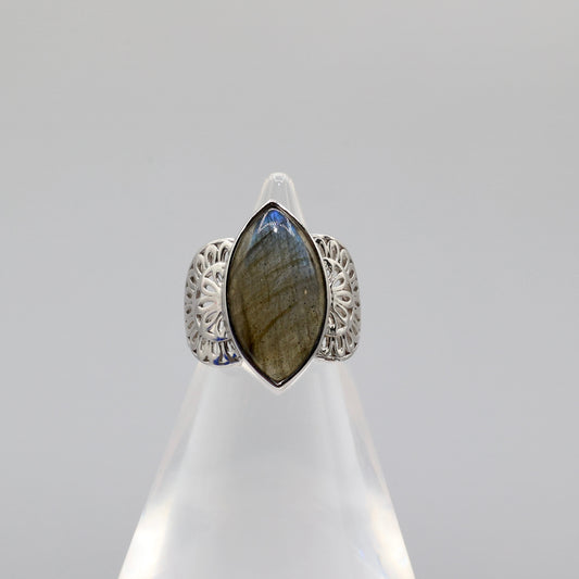 925 Sterling Silver Almond Shape Labradorite Stone Ring - Size 7.5