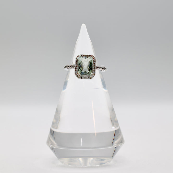 14k White Gold Ring Emerald Size 6.75