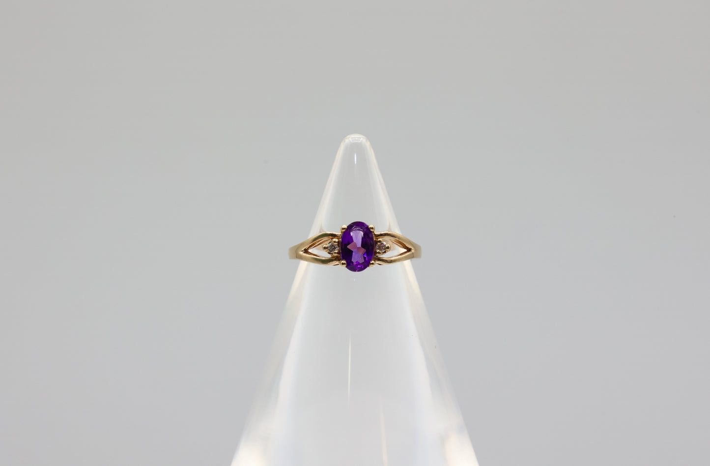 14K Yellow Gold Oval Amethyst Gemstone Ring - Size 2.75