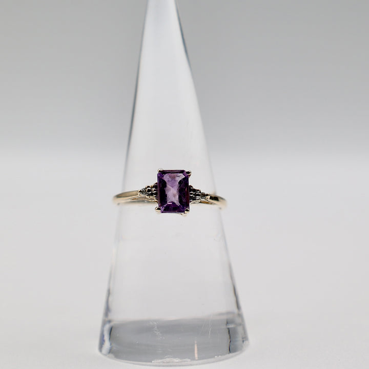 14k Yellow Good Amethyst and Diamond Ring - Size 6.75