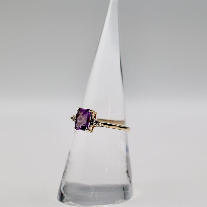 14k Yellow Good Amethyst and Diamond Ring - Size 6.75