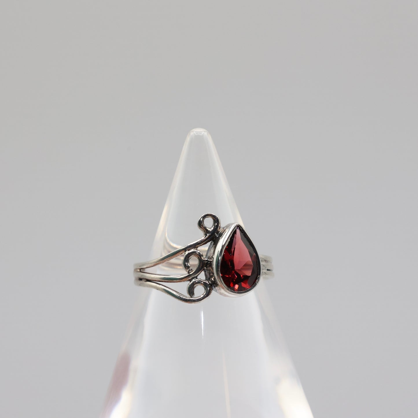 925 Sterling Silver Pear Shaped Natural Garnet Gemstone - Size 10 / 3.3 g