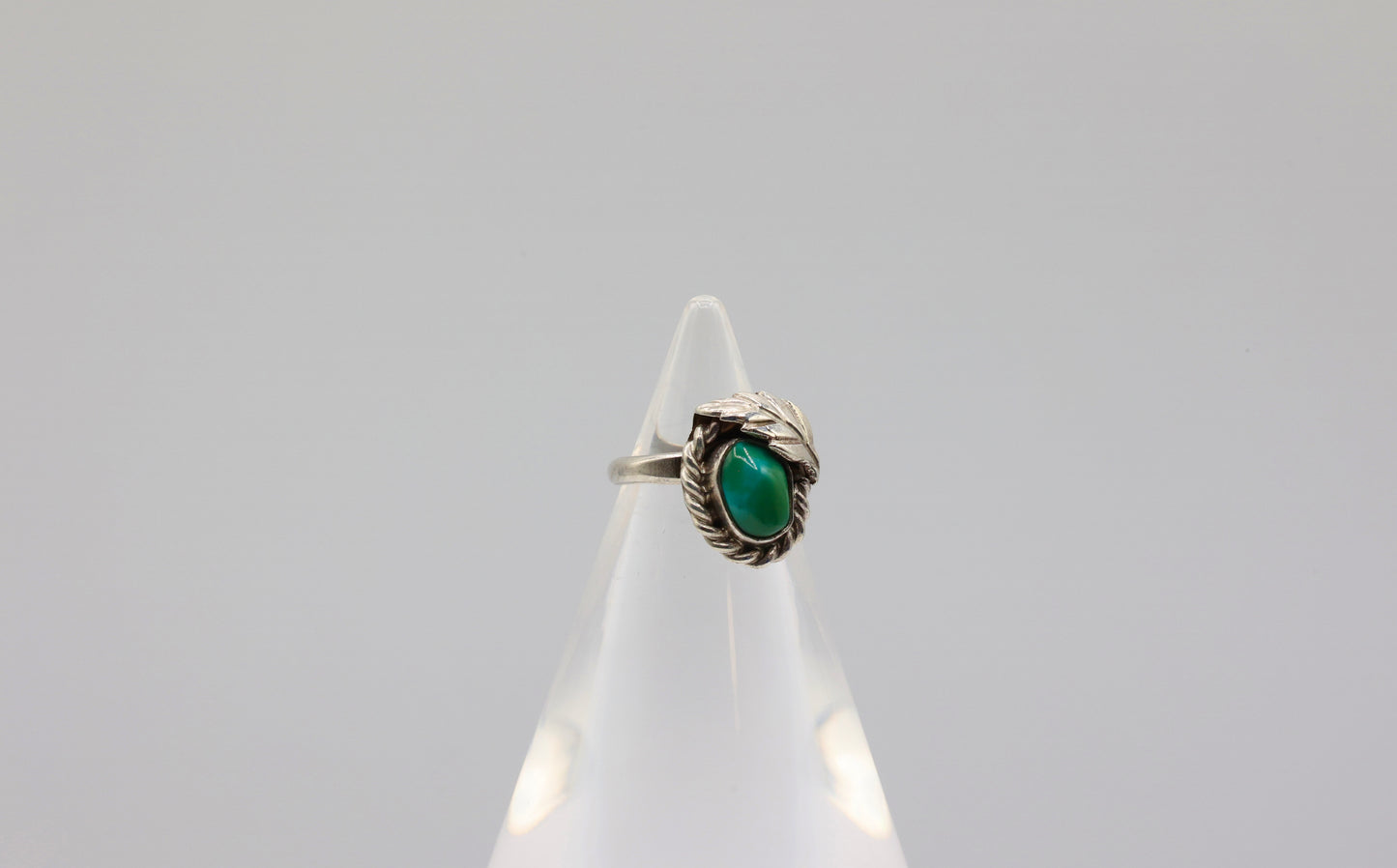 925 Sterling Silver Turquoise with Leaf Ring Size 4