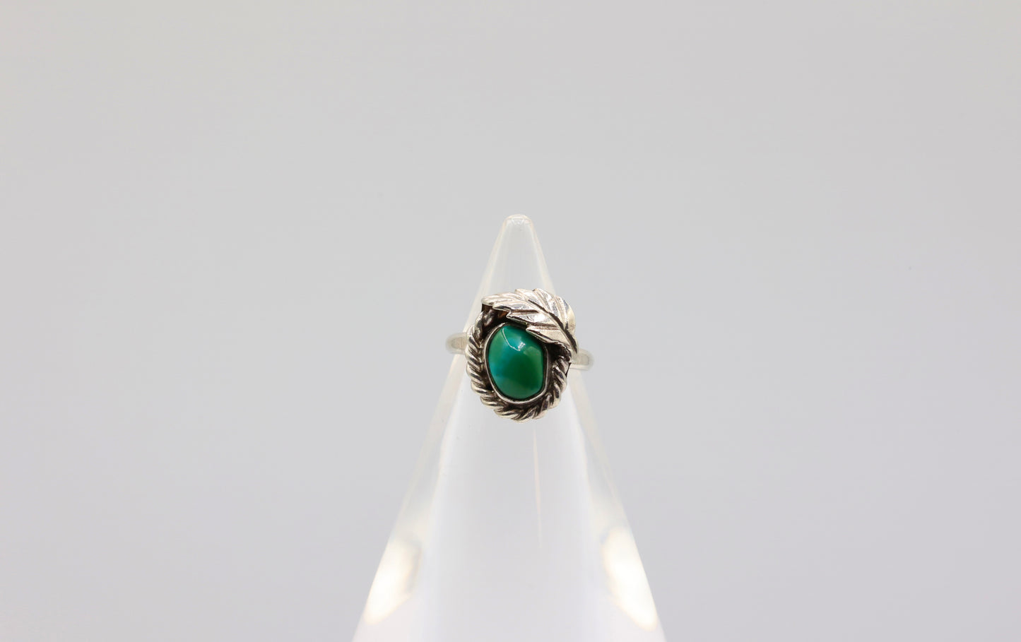 925 Sterling Silver Turquoise with Leaf Ring Size 4