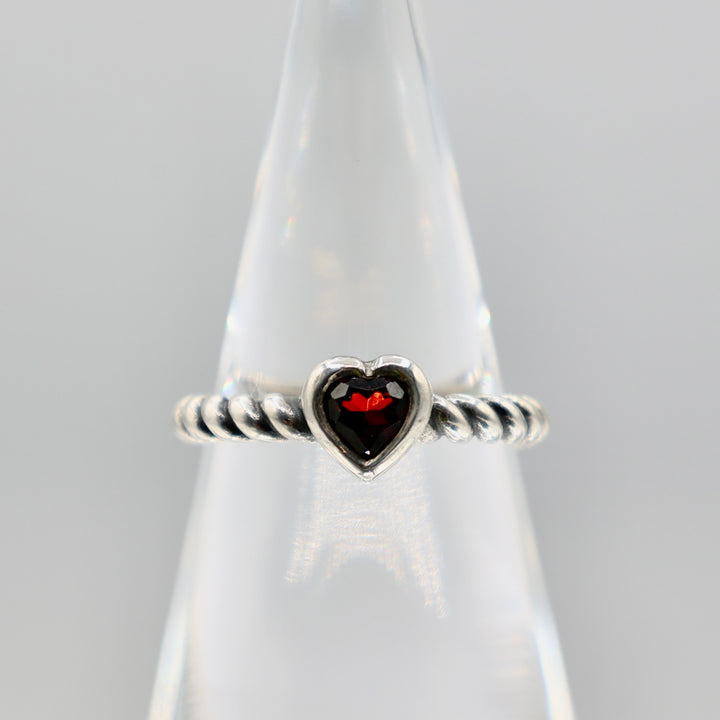 James Avery Garnet Gemstone Heart Twisted Wire Ring - Size 7.25