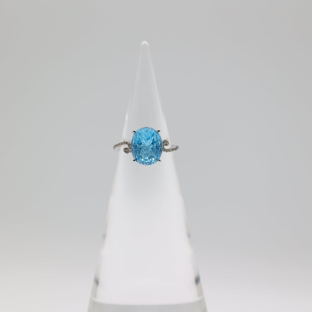 14K White Gold Blue Topaz And Diamond Swirl Ring Size 7.25