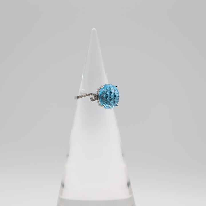 14K White Gold Blue Topaz And Diamond Swirl Ring Size 7.25