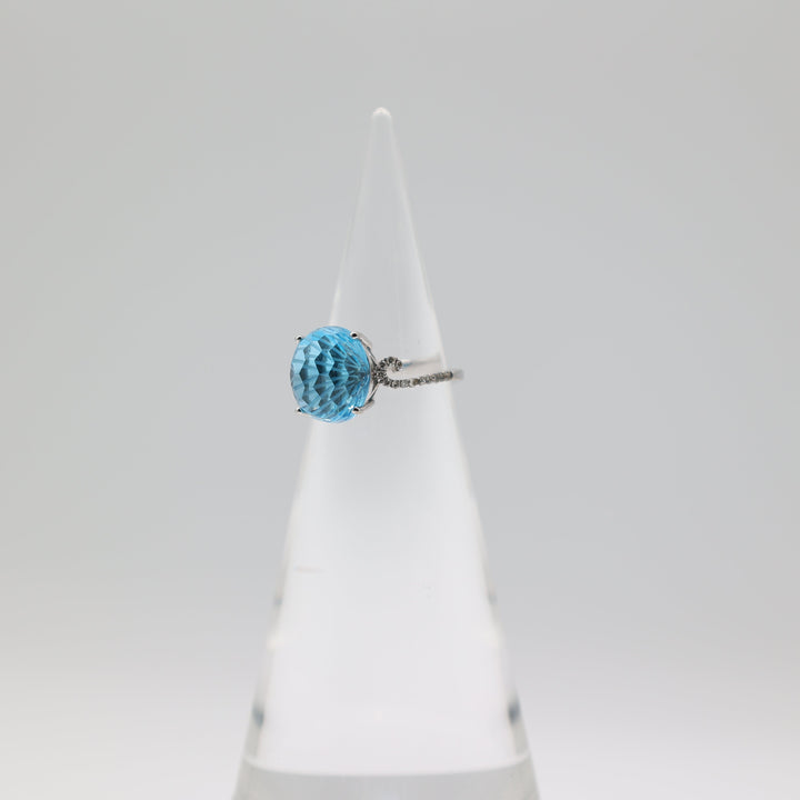 14K White Gold Blue Topaz And Diamond Swirl Ring Size 7.25