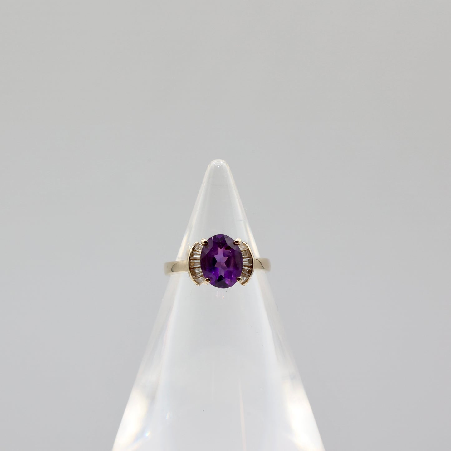 14k Yellow Gold Purple Amethyst Oval Stone Ring - Size 5.5